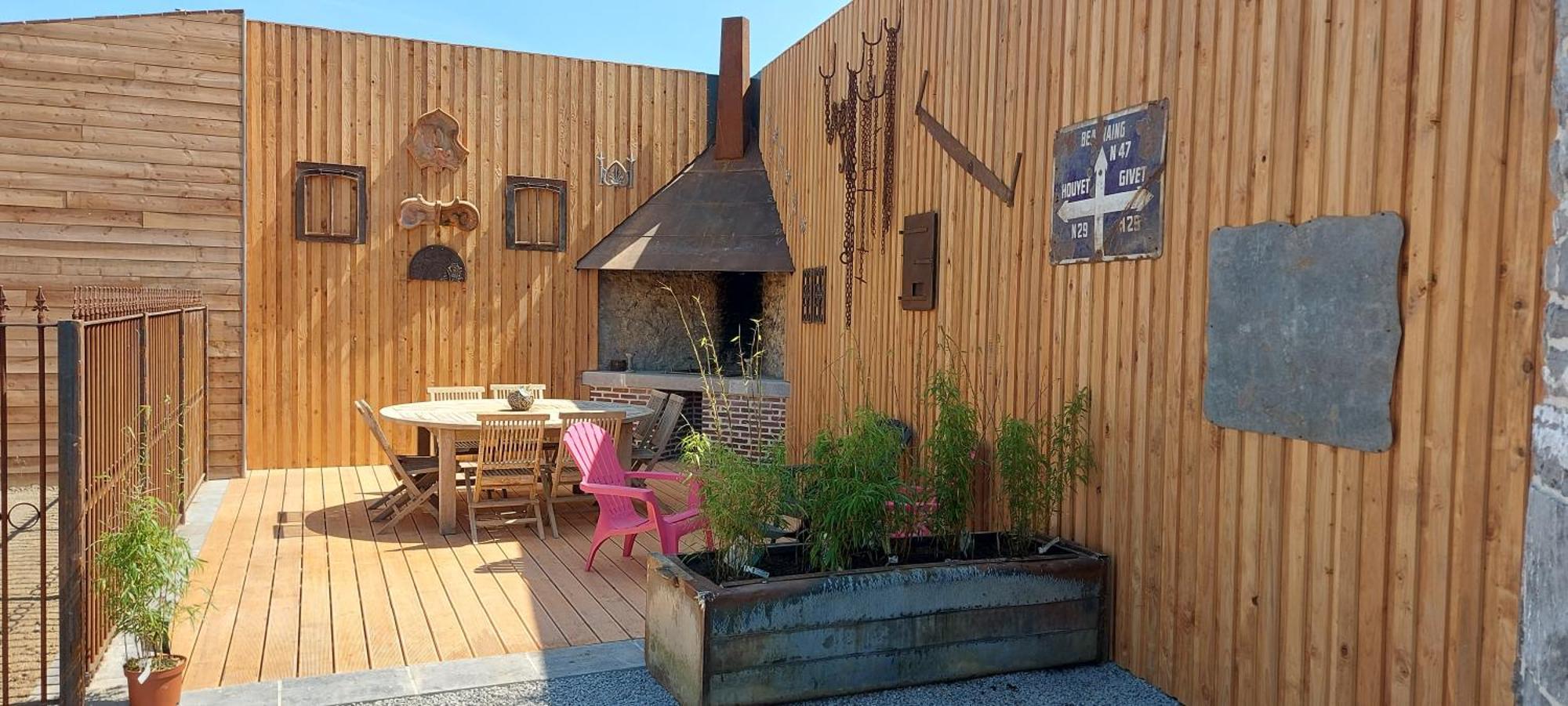 Appartement Style Industriel Avec Terrasse Живе Номер фото